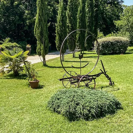 Pet Friendly In * Sarlat-la-Caneda
